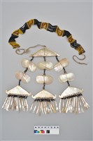 藏品(琉璃珠貝殼胸飾)的圖片